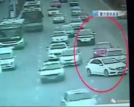 昆明奔驰和大众车主互打 双双头破血流_