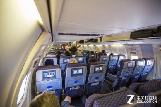 美联航的波音737飞机内景