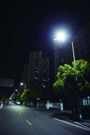 7000盏智能路灯点亮南京街头 可自动报修