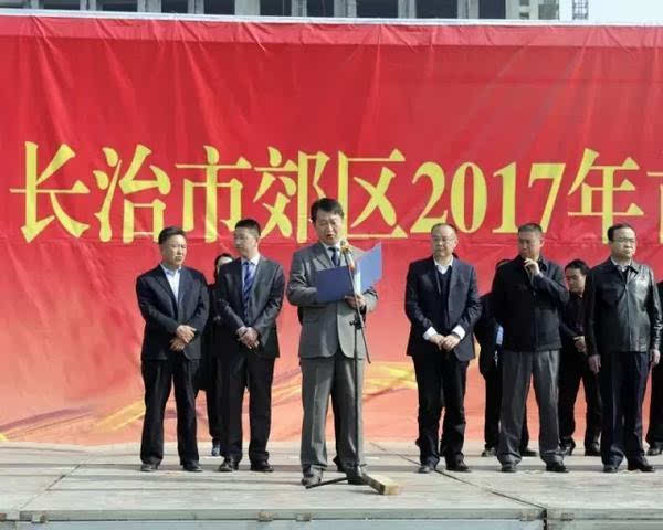 市环保局党组书记赵晚花代表市直参会人员对郊区20个重点项目的顺利