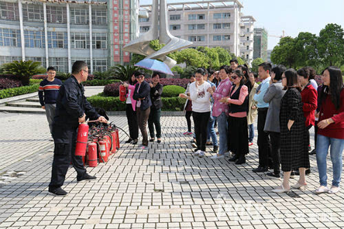 江西制造职业技术学院开展教职工灭火器使用演