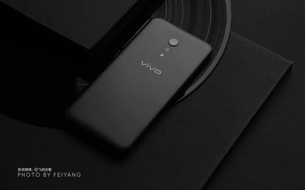 纯黑格调 曲屏诱惑 vivo xplay6磨砂黑图赏