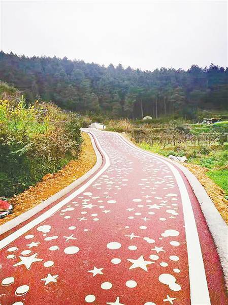 重庆首条荧光步道正式建成投用