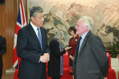 驻英国大使刘晓明同英国前驻华使节共同庆祝中英建立大使级外交关系45