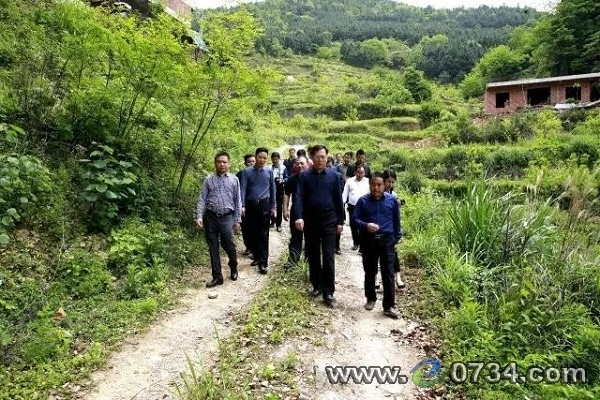 衡阳市公安局局长胡志文深入扶贫联系点——祁东县步云桥镇黄龙江村