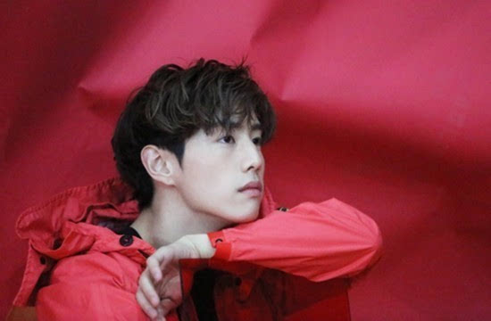 娱乐 正文 人民网4月25日讯 25日,韩国某杂志公开got7成员mark(本名