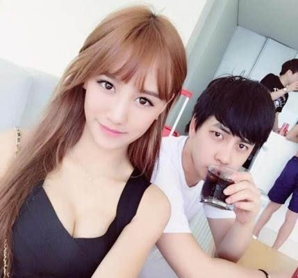 南波儿已怀孕8个月 告别直播力挺老公EFeng