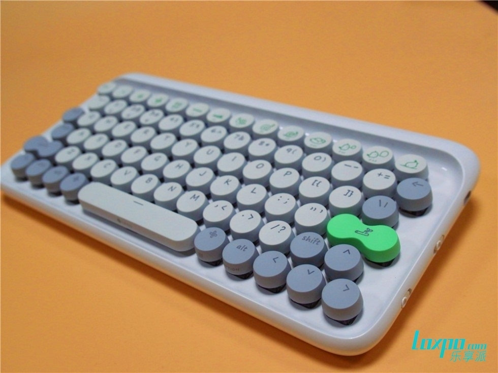洛斐双模机械键盘春季限定版开箱及体验:一点