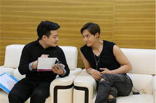 陈伟霆赵丽颖恋情疑似曝光 陈伟霆表白甜心现