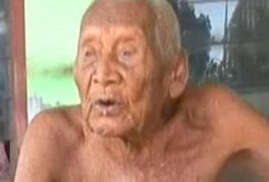 刷新纪录?印146岁老人去世 24年前就建好自己的墓碑