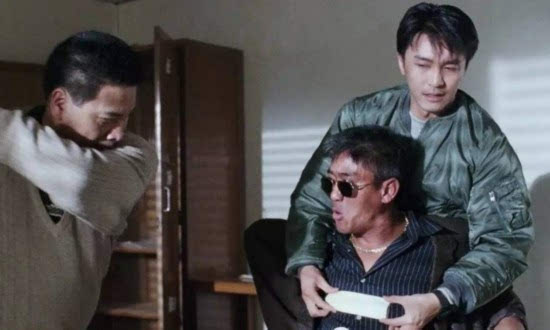 星爷才是时尚鼻祖!你身上的潮单品,20年前他在电影里都穿过