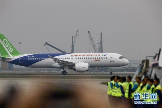 中国首款国际主流水准的干线客机C919首飞(组图)