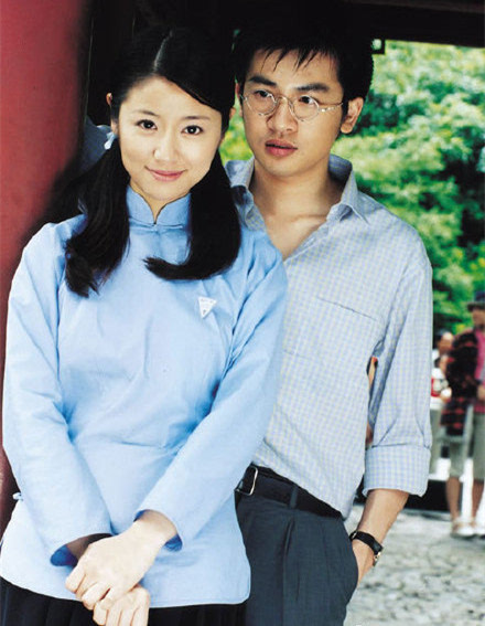 《情深深雨蒙蒙》里的林心如扮演的如萍,长相甜美可人,性格温柔贴心