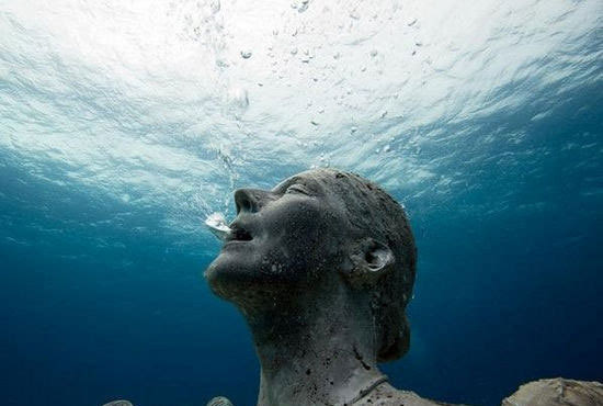 恐怖!海底发现神秘人类 蛤蟆人蜥蜴人疑似特异外星人