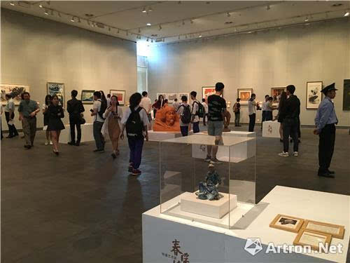 第二届"春暖花开"广州美术学院师生主题美术作品联展展览现场