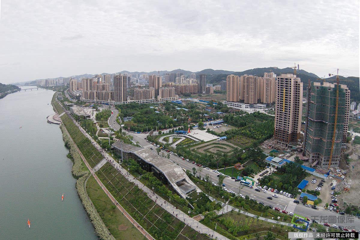 我们选了几个点,从空中俯瞰四川遂宁