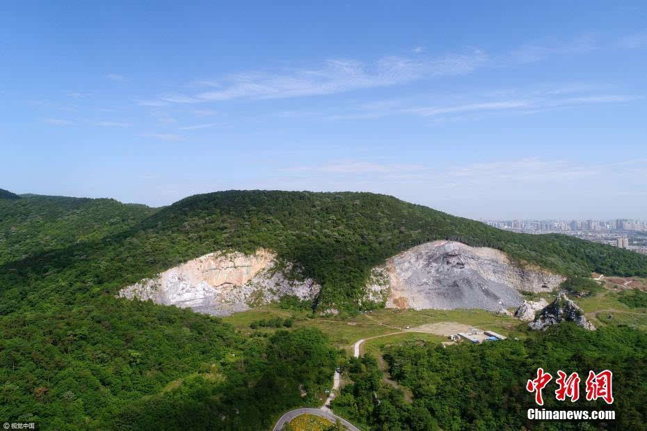 采石坑变巨幅雕像 专家根据山体雕刻石像进行最