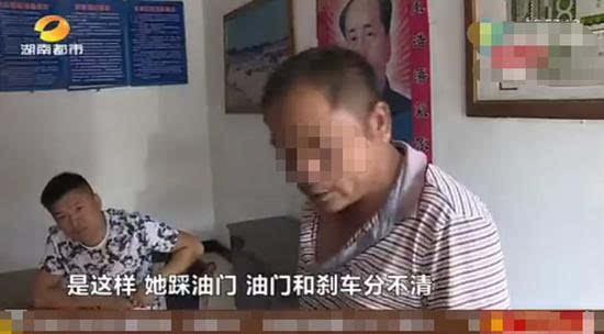 女子学车遇咸猪手 女学员与驾校教练的学车现场