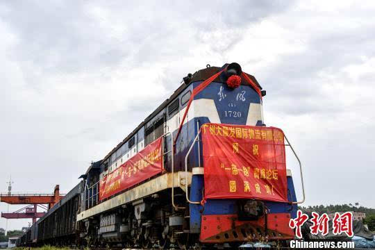 广州白云始发的中欧班列8个月来运载货物近一亿吨