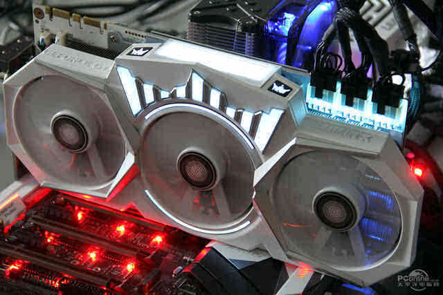 影驰GTX1080Ti名人堂限量版评测:首款带显示