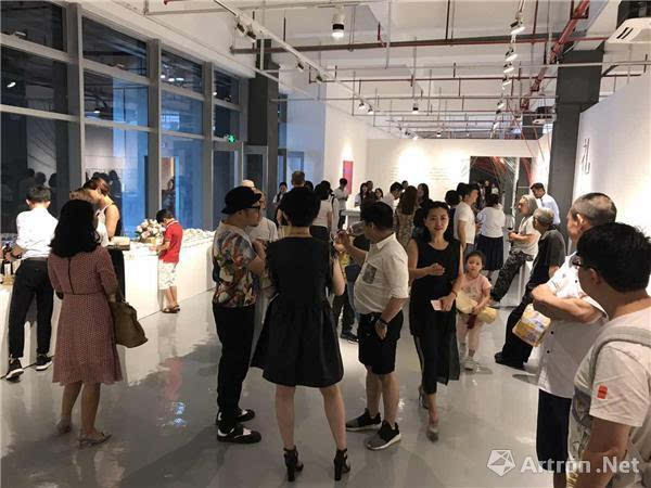 艺术家戴丹丹个展开幕 这份"礼物"很精彩