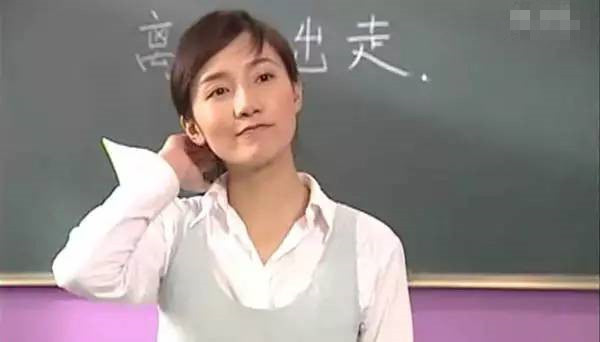 但王黎雯也演过不少的影视剧呢,比如《快乐星球》里的欧阳老师▼