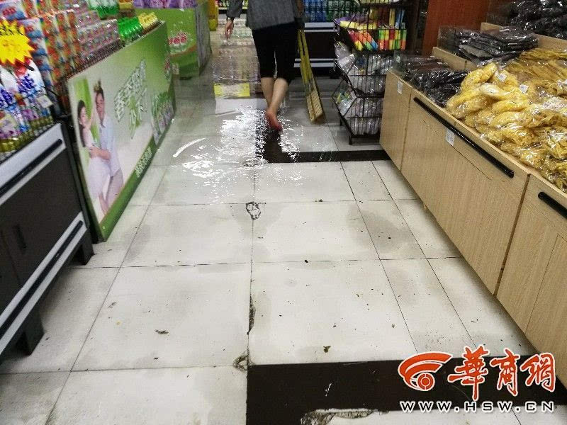 西安有商店水管被冰雹砸烂 来自搜狐网