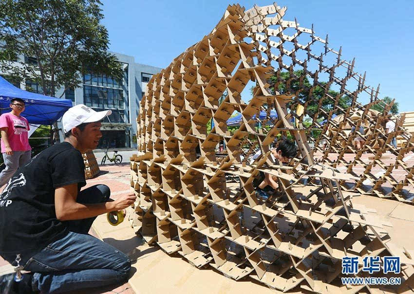 津冀两地建筑专业大学生展示创新设计作品