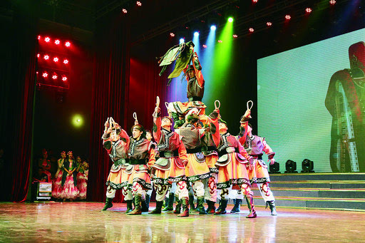兴安盟举办庆祝自治区成立70周年第十三届乌兰牧骑文艺汇演