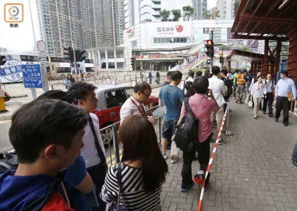 1.45万人抢李嘉诚香港楼盘496套房 单价14万\/