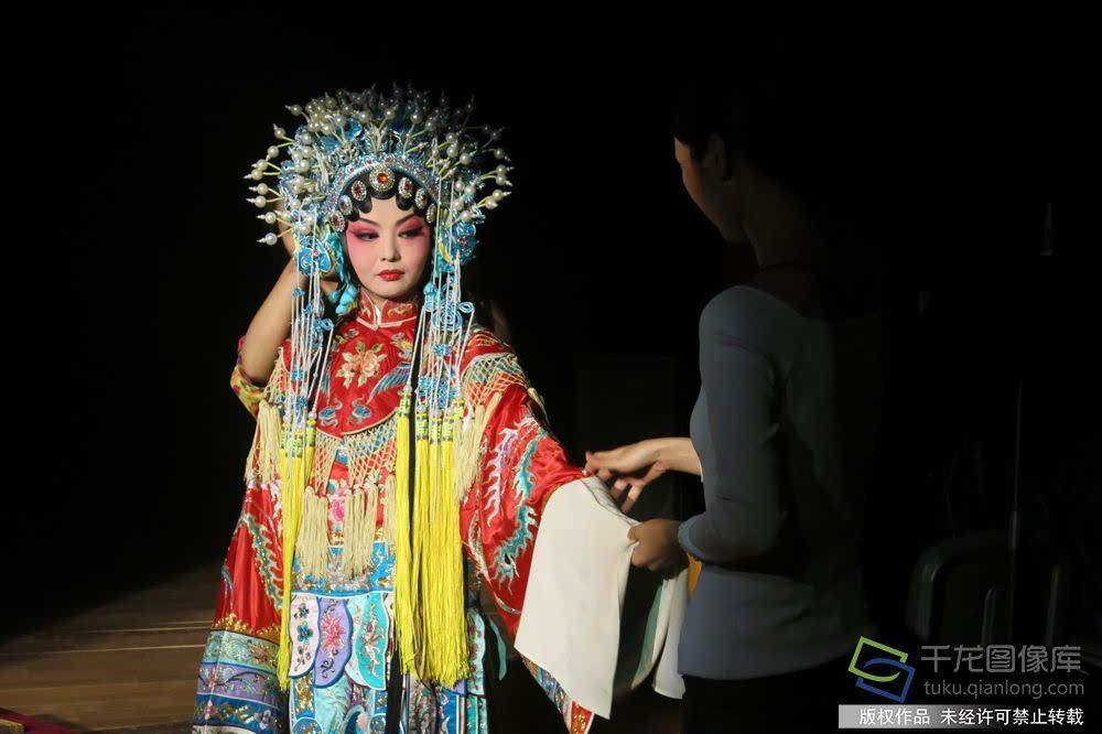 离开戏曲化妆师 再好的角儿也美不起来
