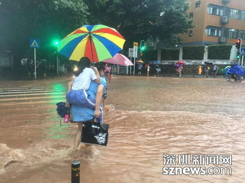 深圳地铁站被淹 贵州贵阳暴雨看海模式根本停不下来天灾伤不起(图)