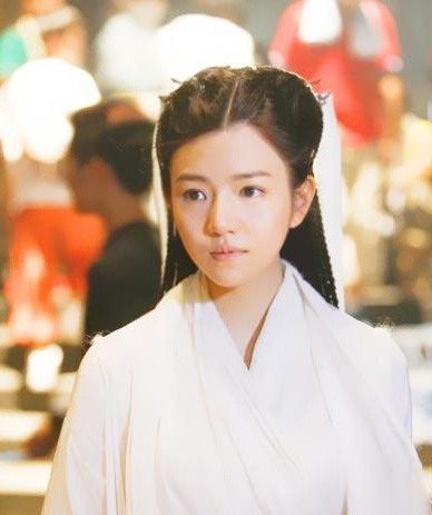 国民女神陈妍希从来就不需要锥子脸,婴儿肥照样赢得宅男喜爱.