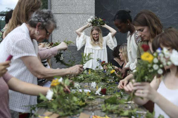 纽约庆祝仲夏节迎接夏至