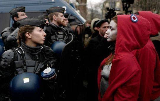 法国黄马甲运动第五周 巴黎再发暴力冲突 警