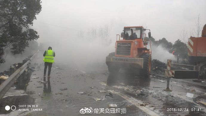 突发!京港澳高速往湖南方向发生货车自燃事故