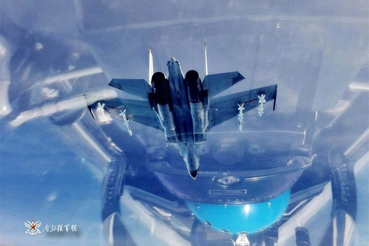 南部战区海航歼-11B重型战斗机夜间出击