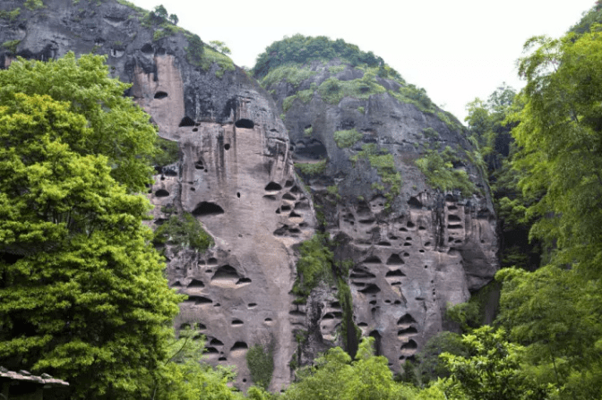 热点 正文  她美在深切峡谷 悬天峡,通天峡,倚天峡是寨下大峡谷的三段