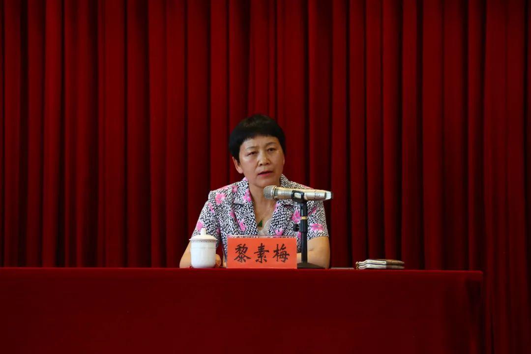 历任西南林学院社科部党支部书记,人文社科系党总支书记,思茅地委委员
