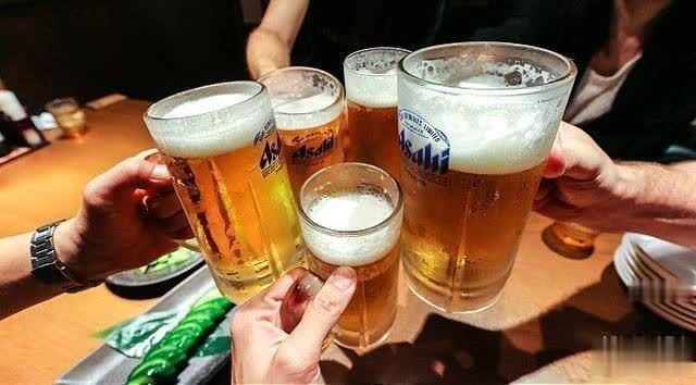 让啤酒好喝十倍的倒酒诀窍!试过后竟然