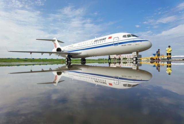 6月28日上午,中国国际航空公司首架arj21-700新型涡扇支线客机在中国