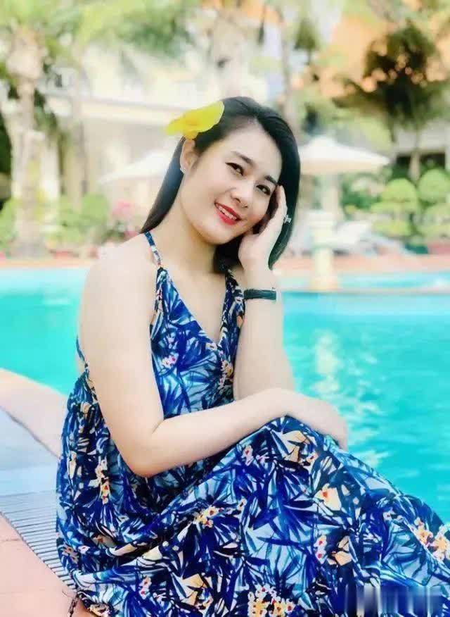 越南女中尉一夜爆红,长相端正身材丰满,吸引不少士兵!