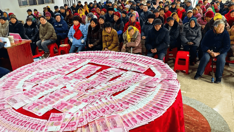 【江苏】企业家返乡给全村老人发红包 持续近两个小时总额达163500元