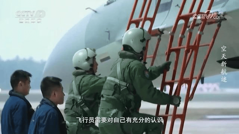 对于双座机飞行员而言，最亲密的战友除了战机本身，就是在前后舱生死与共的兄弟