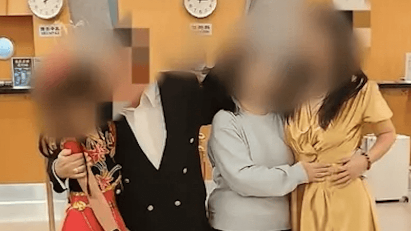 【内蒙古】男子与女童动作亲密引质疑 妇联：男子为继父 女童已由生父接回
