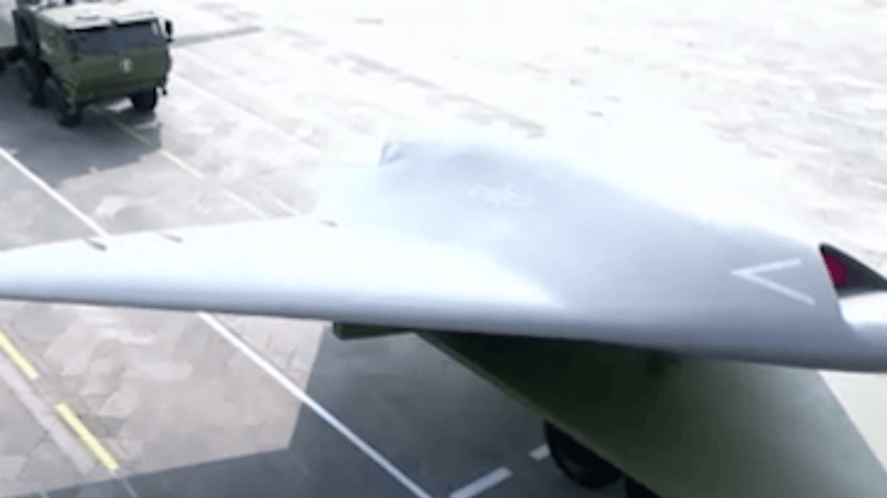 在未来，人民海军的航空母舰与两栖攻击舰都可以搭配大量无人机