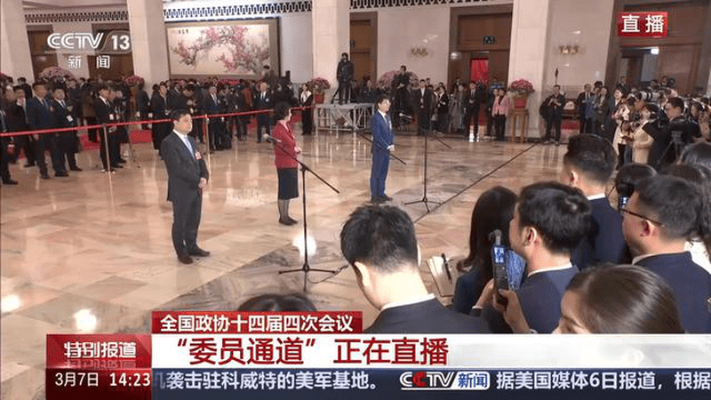 委员通道：法治日报全媒体记者向张桥提问