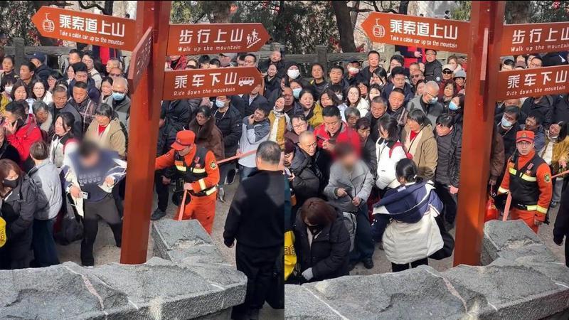 女子泰山插队，消防多次拦截未果，被大妈一棍回击，视频曝光