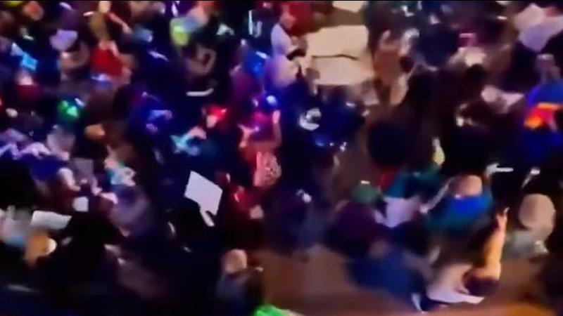 日本民众举行抗议集会 高喊“中国对不起！”