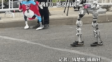 工程师回应跑马小机器人爆火